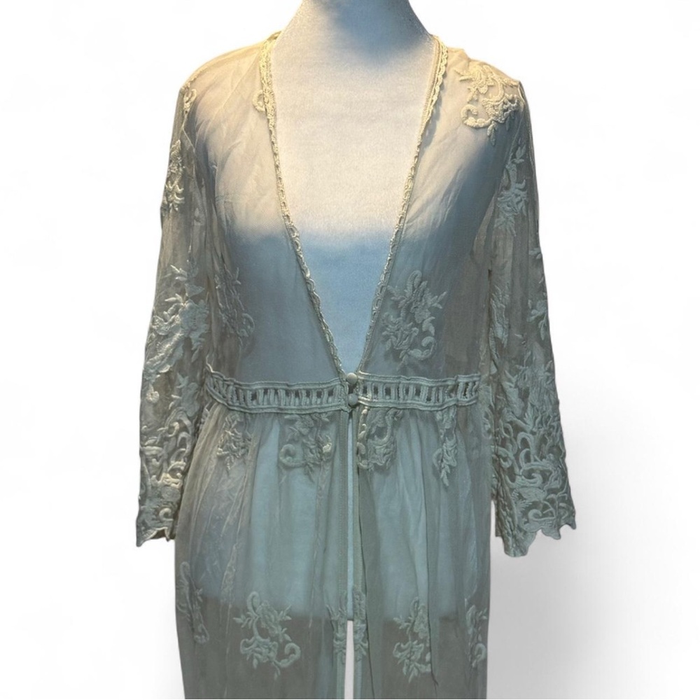 Torrid Size 00 Embroidered Lace Ivory Duster P-P 19” Sleeve 18” Length 47”